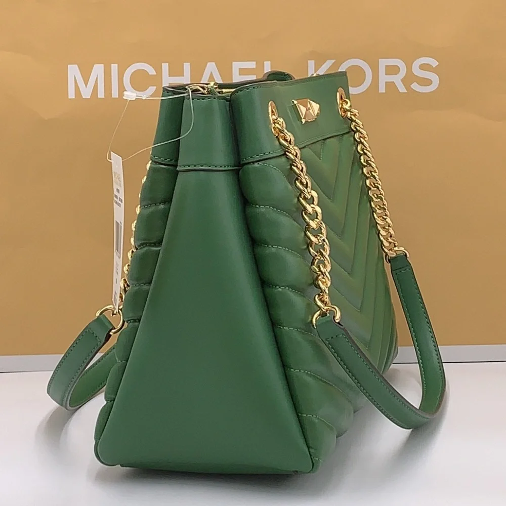 MICHAEL KORS
Whitney Medium Chain Shoulder Quilted Tote Bag Fern Green color - Picture 5 of 16